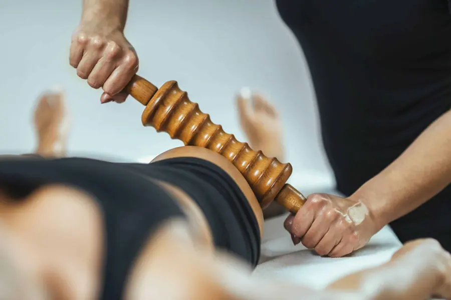 Maderoterapia con rodillo de madera